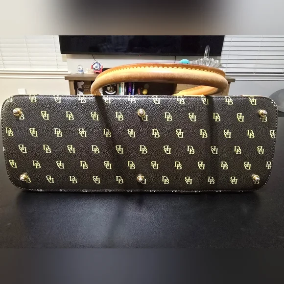 Dooney & Bourke Brown Monogram Shoulder Bag, Excellent Condition, No Long Handle - Picture 3 of 10